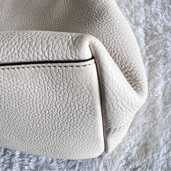 Gucci Soho Leather Shoulder Bag with Tassel Off White Color - Picture 4 of 16